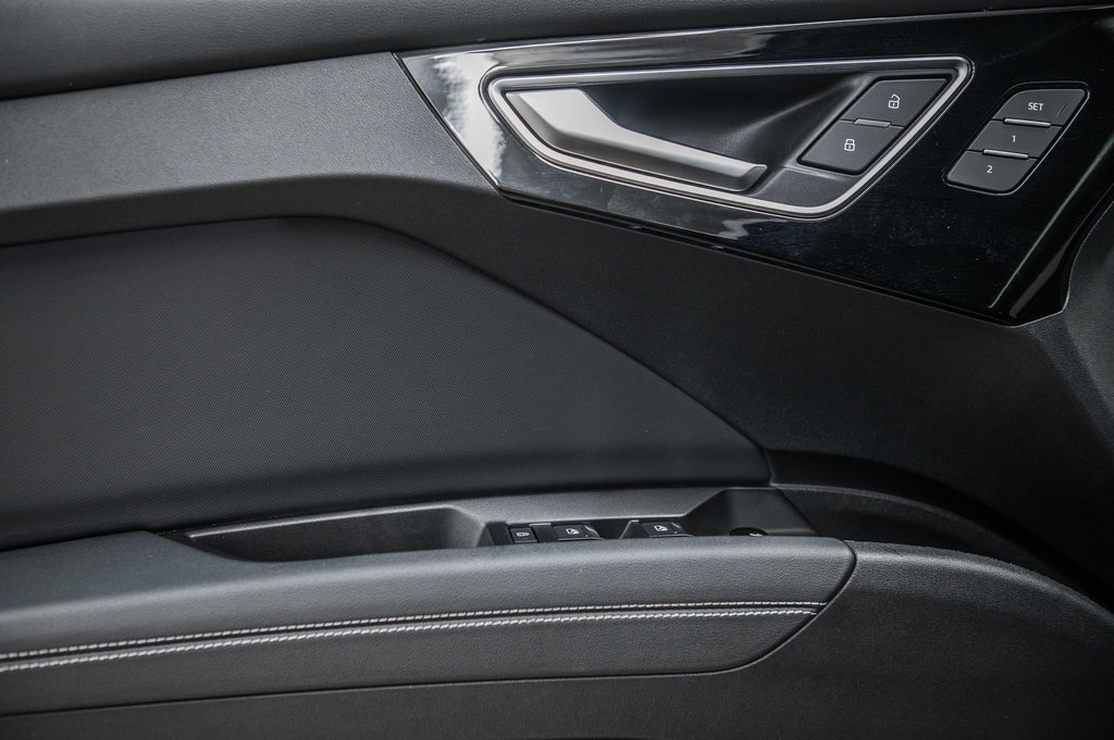 2024 Audi Q4 e-tron Sportback 50 E-TRON, TECHNOLOGY, HEADS-UP DISPLAY, 20PCS in Laval, Quebec - 14 - w1024h768px