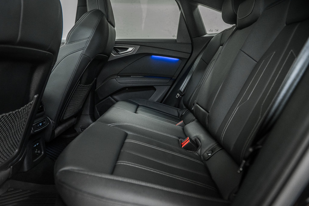 2024 Audi Q4 e-tron Sportback 50 E-TRON, TECHNOLOGY, HEADS-UP DISPLAY, 20PCS in Laval, Quebec - 29 - w1024h768px