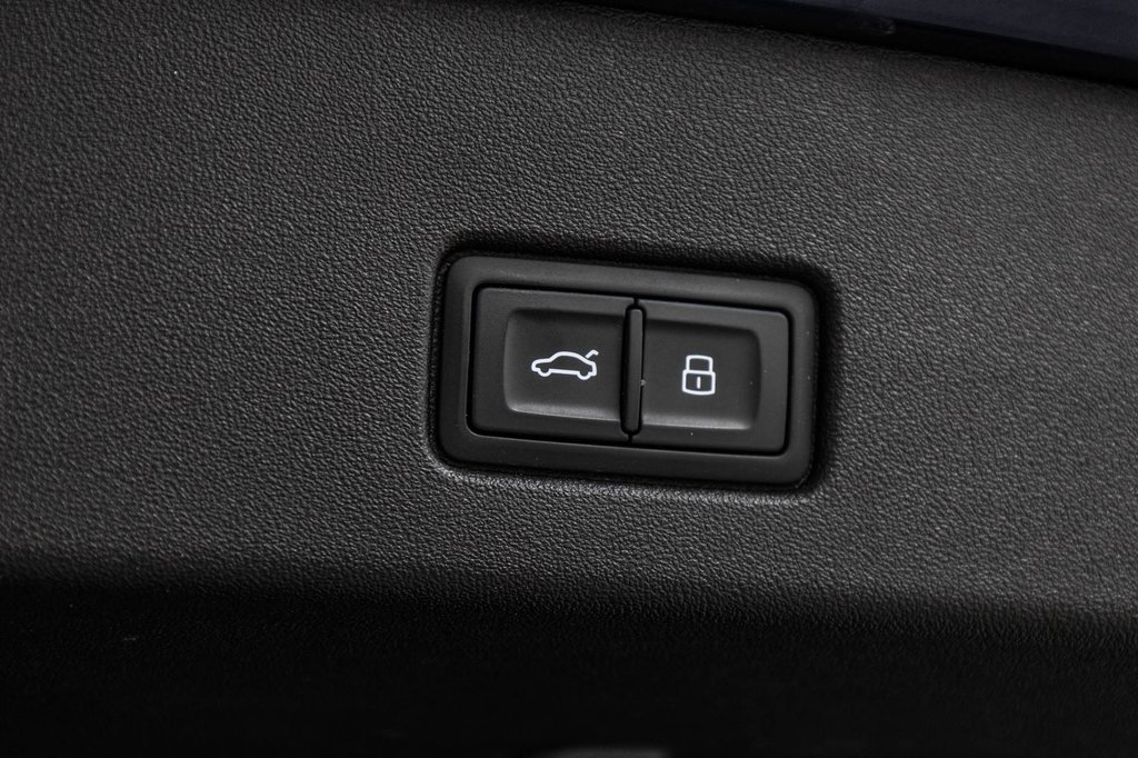 2022 Audi Q4 e-tron KOMFORT PLUS TECH PKG in Laval, Quebec - 12 - w1024h768px