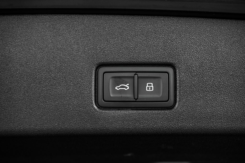 2024 Audi Q4 e-tron QUATTRO in Laval, Quebec - 9 - w1024h768px