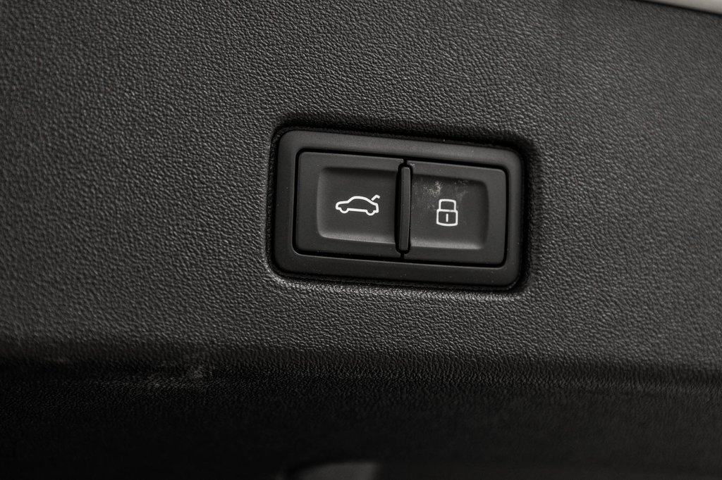 Audi Q4 e-tron 55 TECH PKG PREMIUIM PKG 2024 à Laval, Québec - 12 - w1024h768px