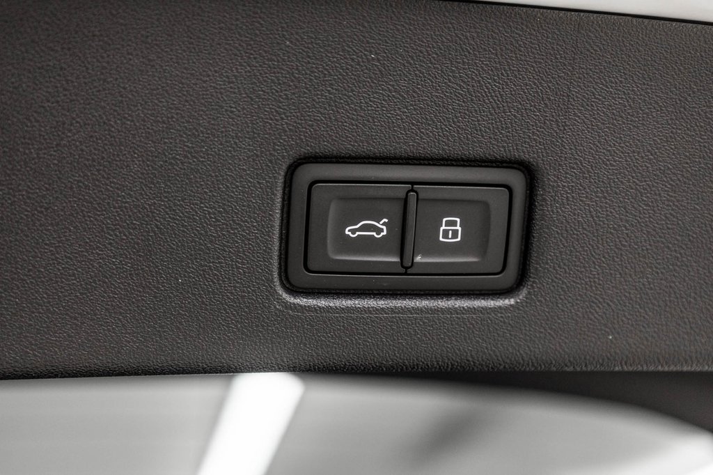 2024 Audi Q4 e-tron BLACK OPTIC PREMIUM PKG TECH PKG in Laval, Quebec - 12 - w1024h768px