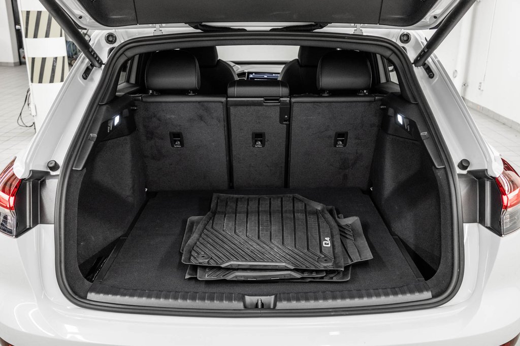 2024 Audi Q4 e-tron BLACK OPTIC PREMIUM PKG TECH PKG in Laval, Quebec - 11 - w1024h768px