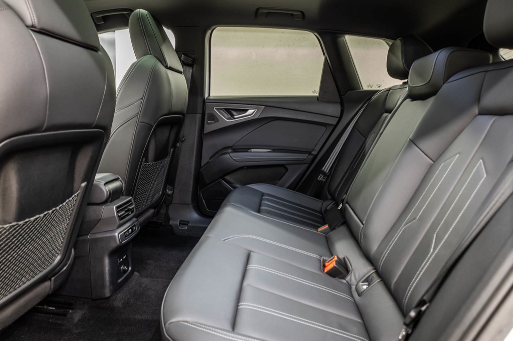 2024 Audi Q4 e-tron BLACK OPTIC PREMIUM PKG TECH PKG in Laval, Quebec - 32 - w1024h768px