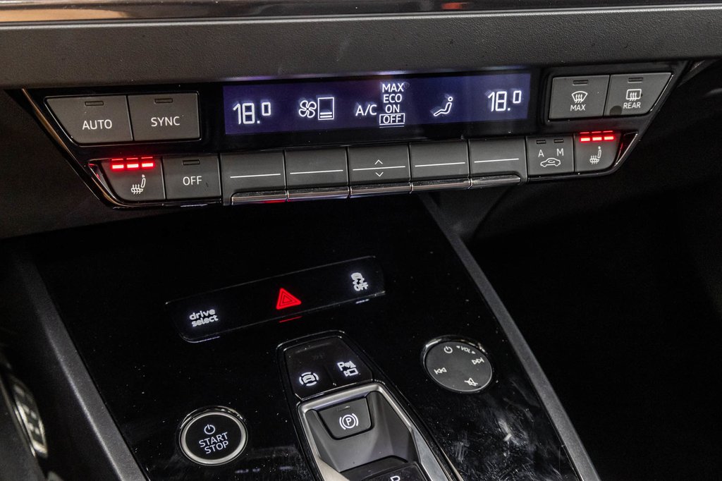 2024 Audi Q4 e-tron BLACK OPTIC PREMIUM PKG TECH PKG in Laval, Quebec - 26 - w1024h768px