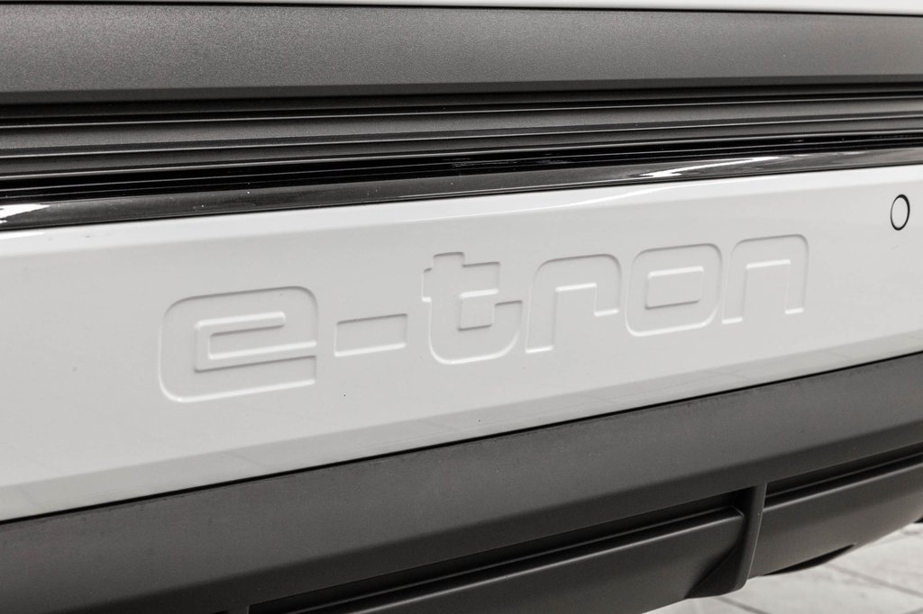 2024 Audi Q4 e-tron BLACK OPTIC PREMIUM PKG TECH PKG in Laval, Quebec - 13 - w1024h768px