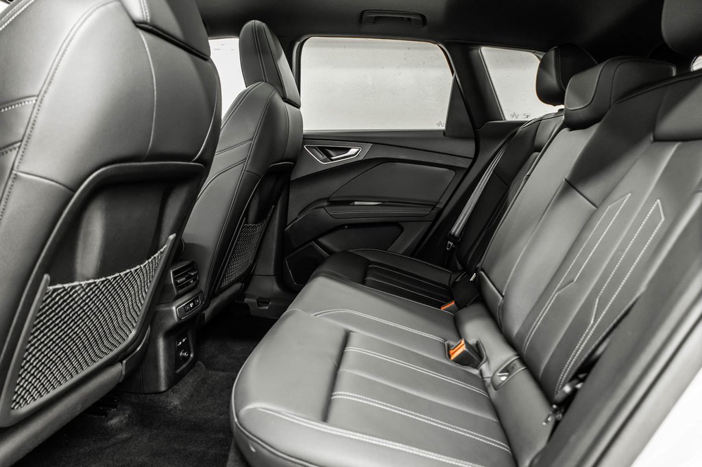 Audi Q4 e-tron S-LINE BLACK OPTIC 20 PCS 2024 à Laval, Québec - 32 - w1024h768px
