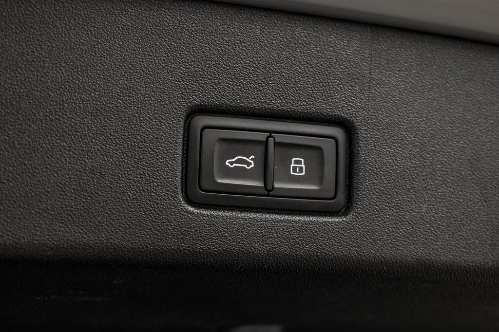 Audi Q4 e-tron S-LINE BLACK OPTIC 20 PCS 2024 à Laval, Québec - 12 - w1024h768px