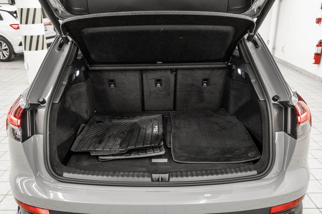 Audi Q4 e-tron S-LINE BLACK OPTIC 20 PCS 2024 à Laval, Québec - 11 - w1024h768px