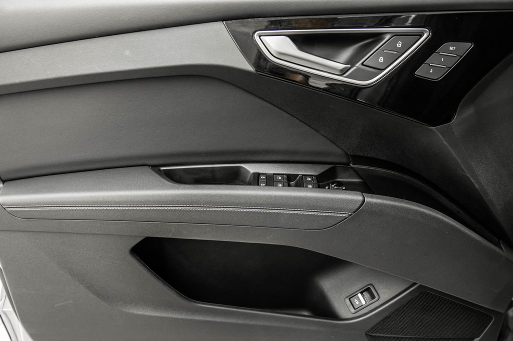 Audi Q4 e-tron S-LINE BLACK OPTIC 20 PCS 2024 à Laval, Québec - 13 - w1024h768px