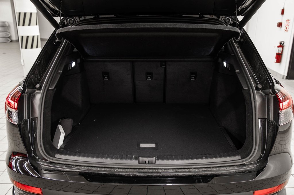 Audi Q4 e-tron 55 E-TRON QUATTRO, BLACK OPTICS, PREMIUM PACK, 20P 2025 à Laval, Québec - 11 - w1024h768px