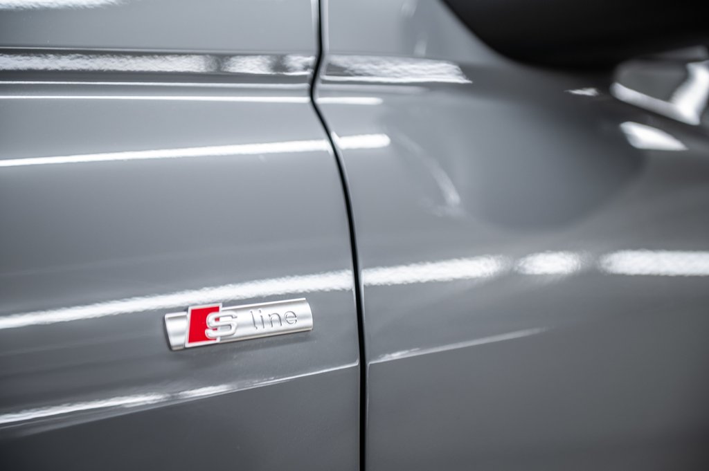 2025 Audi Q4 e-tron BLACK OPTIC PREMIUM PKG TRAILER HITCH in Laval, Quebec - 7 - w1024h768px