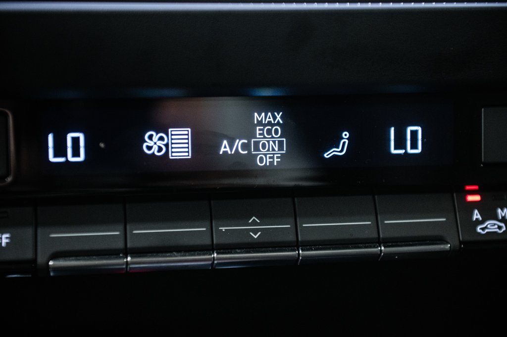 2025 Audi Q4 e-tron BLACK OPTIC PREMIUM PKG TRAILER HITCH in Laval, Quebec - 24 - w1024h768px