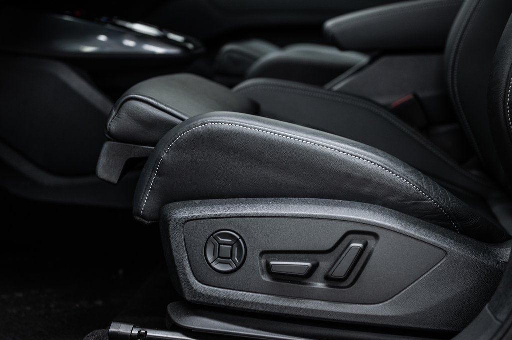 2025 Audi Q4 e-tron BLACK OPTIC PREMIUM PKG TRAILER HITCH in Laval, Quebec - 16 - w1024h768px