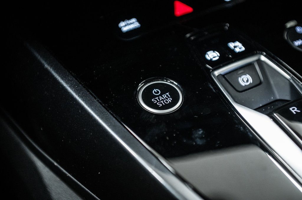 2025 Audi Q4 e-tron BLACK OPTIC PREMIUM PKG TRAILER HITCH in Laval, Quebec - 28 - w1024h768px