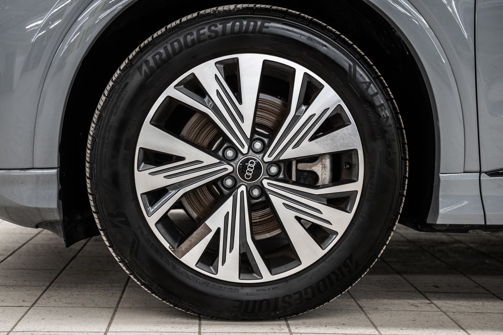 2025 Audi Q4 e-tron BLACK OPTIC PREMIUM PKG TRAILER HITCH in Laval, Quebec - 9 - w1024h768px