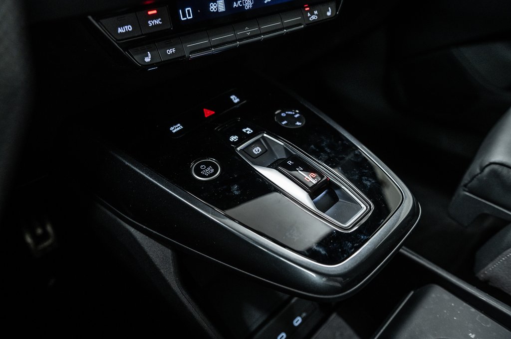 2025 Audi Q4 e-tron BLACK OPTIC PREMIUM PKG TRAILER HITCH in Laval, Quebec - 25 - w1024h768px