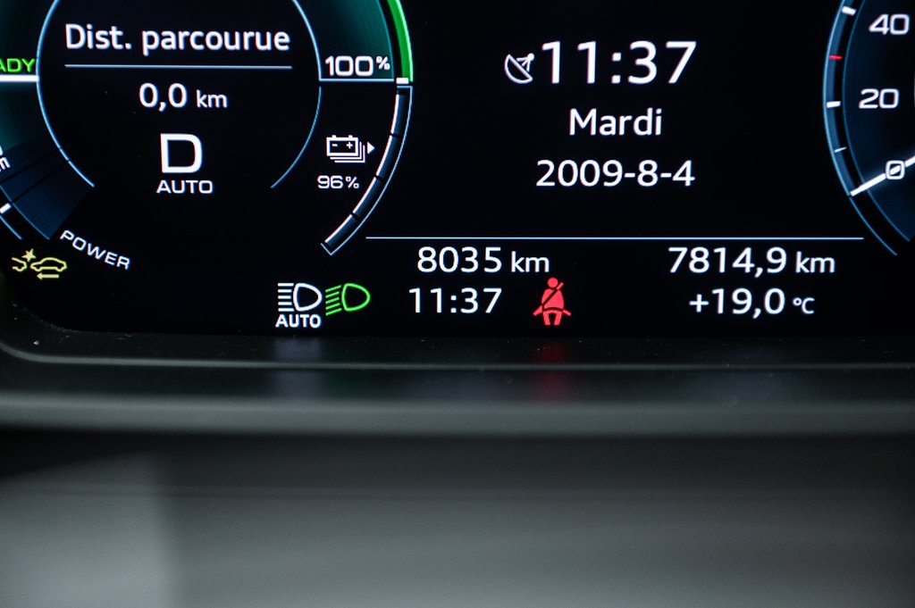 2025 Audi Q4 e-tron BLACK OPTIC PREMIUM PKG TRAILER HITCH in Laval, Quebec - 20 - w1024h768px