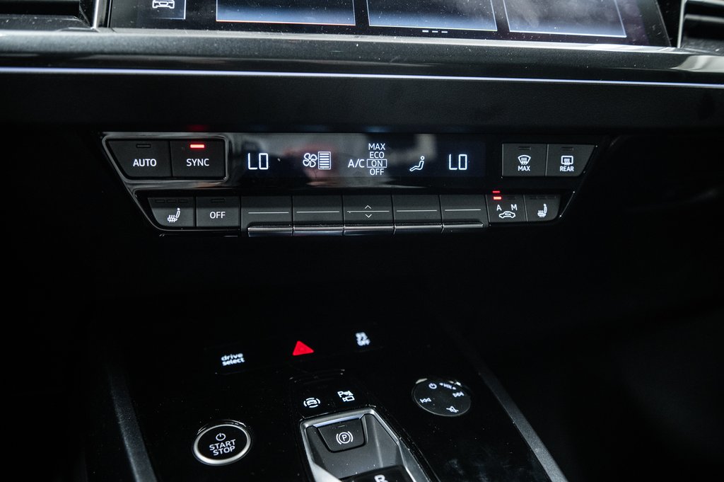 2025 Audi Q4 e-tron BLACK OPTIC PREMIUM PKG TRAILER HITCH in Laval, Quebec - 22 - w1024h768px