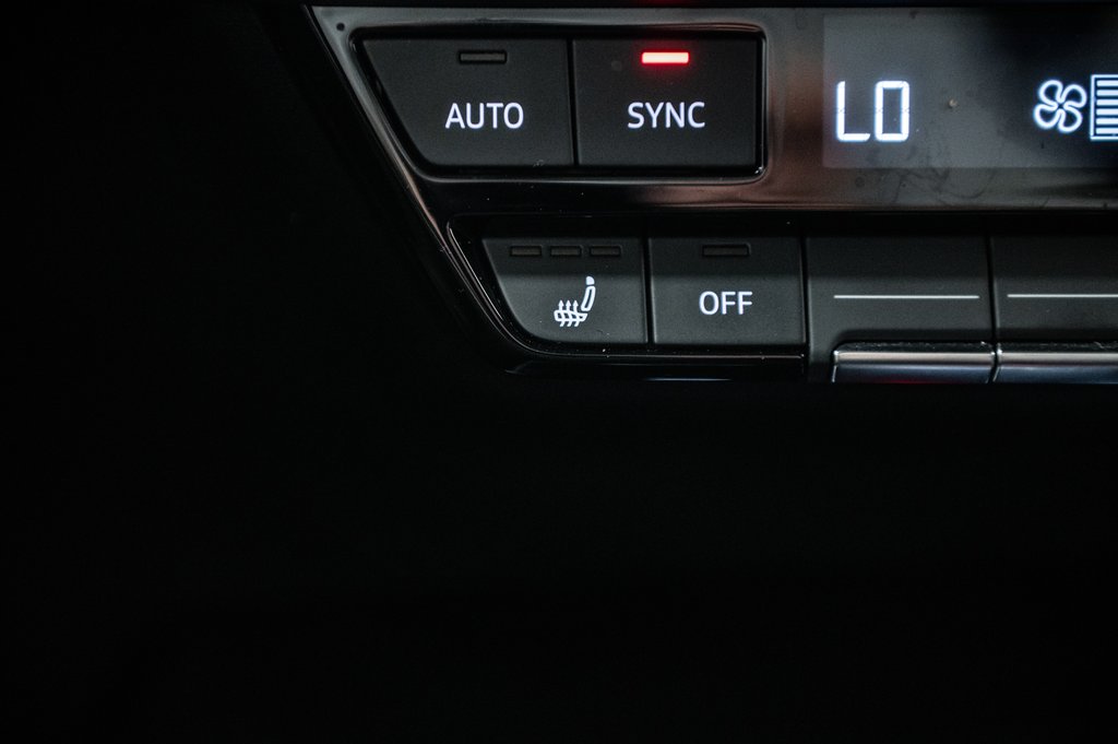 2025 Audi Q4 e-tron BLACK OPTIC PREMIUM PKG TRAILER HITCH in Laval, Quebec - 23 - w1024h768px