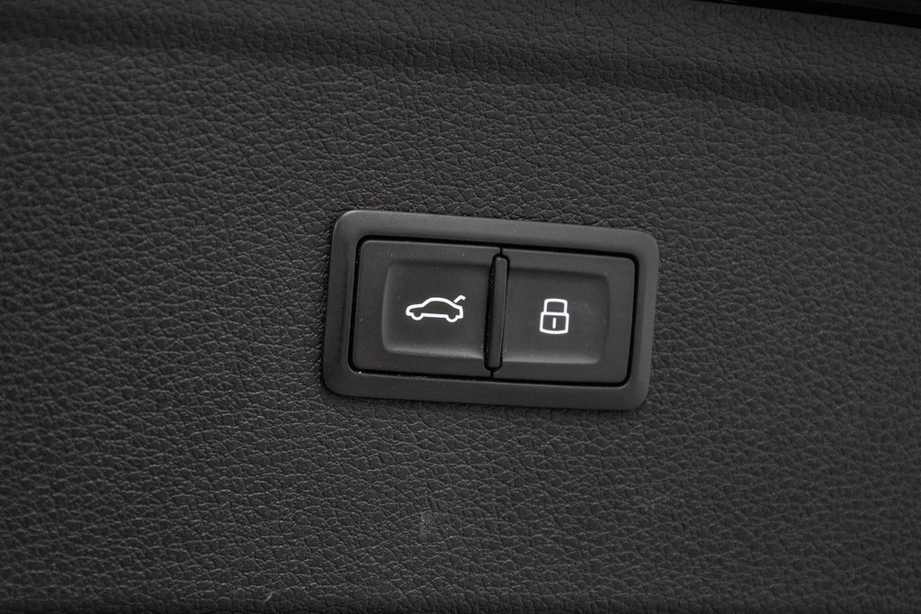 2020 Audi Q5 PROGRESSIV S-LINE BLACK PKG in Laval, Quebec - 11 - w1024h768px