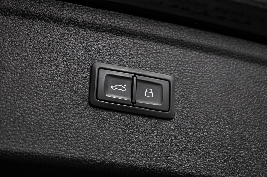 Audi Q5 KOMFORT ENSEMBLE COMMODITÉ PHONE BOX 2021 à Laval, Québec - 12 - w1024h768px