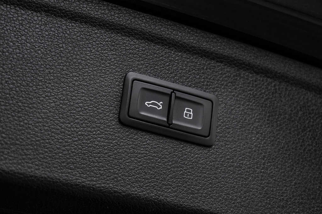 2021 Audi Q5 KOMFORT ENSEMBLE COMMODITÉ QUATTRO in Laval, Quebec - 12 - w1024h768px