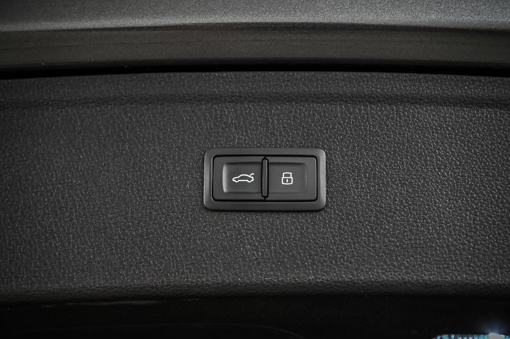 2022 Audi Q5 PROGRESSIV S-LINE BLACK PKG in Laval, Quebec - 9 - w1024h768px