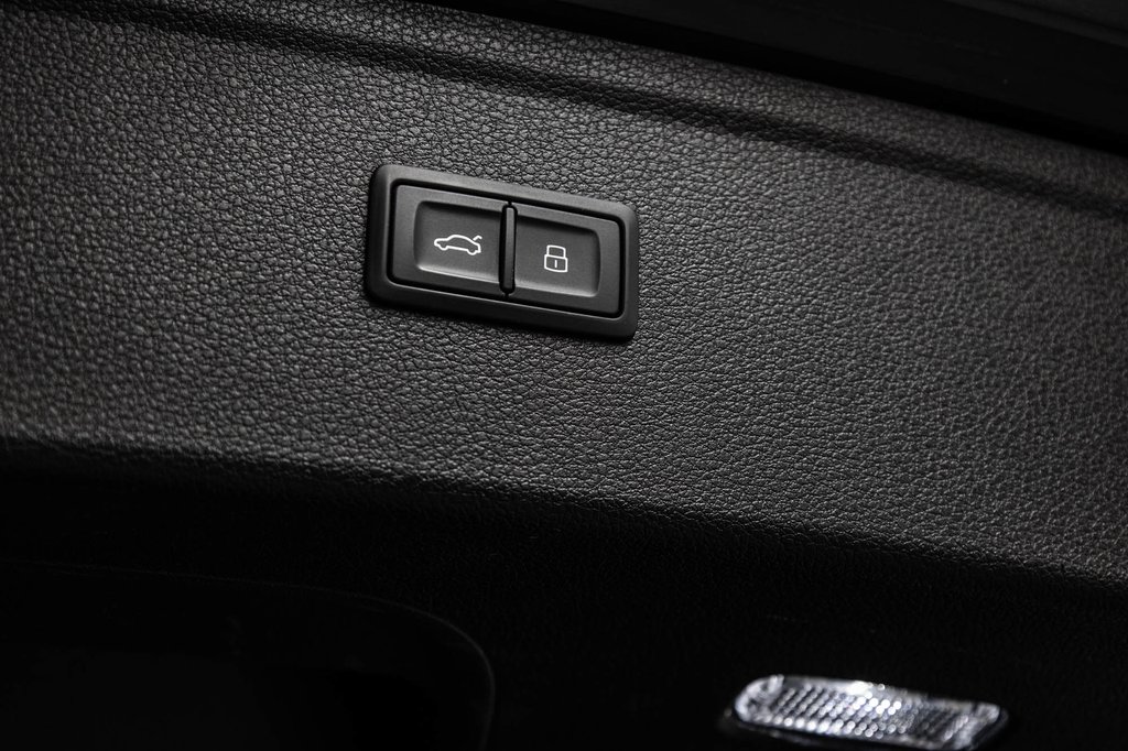 Audi Q5 PROGRESSIV S-LINE, BLACK PACKAGE 2023 à Laval, Québec - 12 - w1024h768px