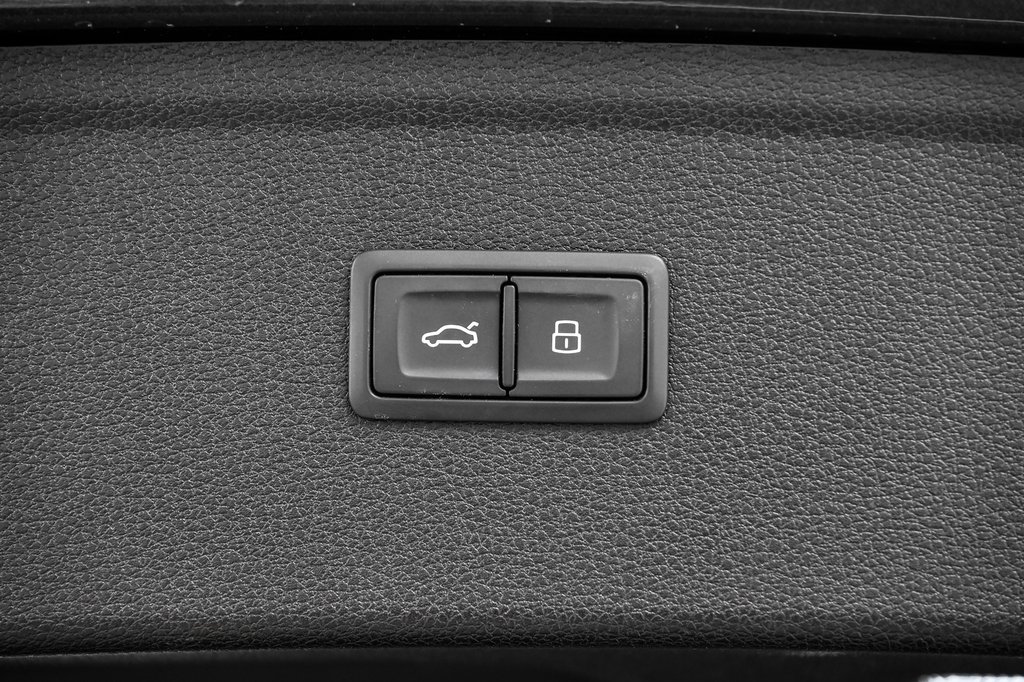 2023 Audi Q5 PROGRESSIV S-LINE BLACK PKG 20 PCS in Laval, Quebec - 11 - w1024h768px