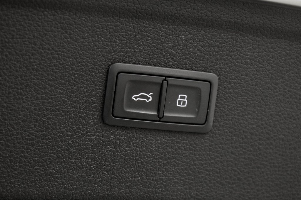 2023 Audi Q5 PROGRESSIV S-LINE BLACK PKG 20 PCS in Laval, Quebec - 12 - w1024h768px