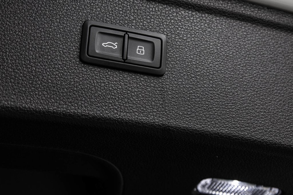 2023 Audi Q5 TECHNIK BLACK OPTIC 20 PCS in Laval, Quebec - 12 - w1024h768px