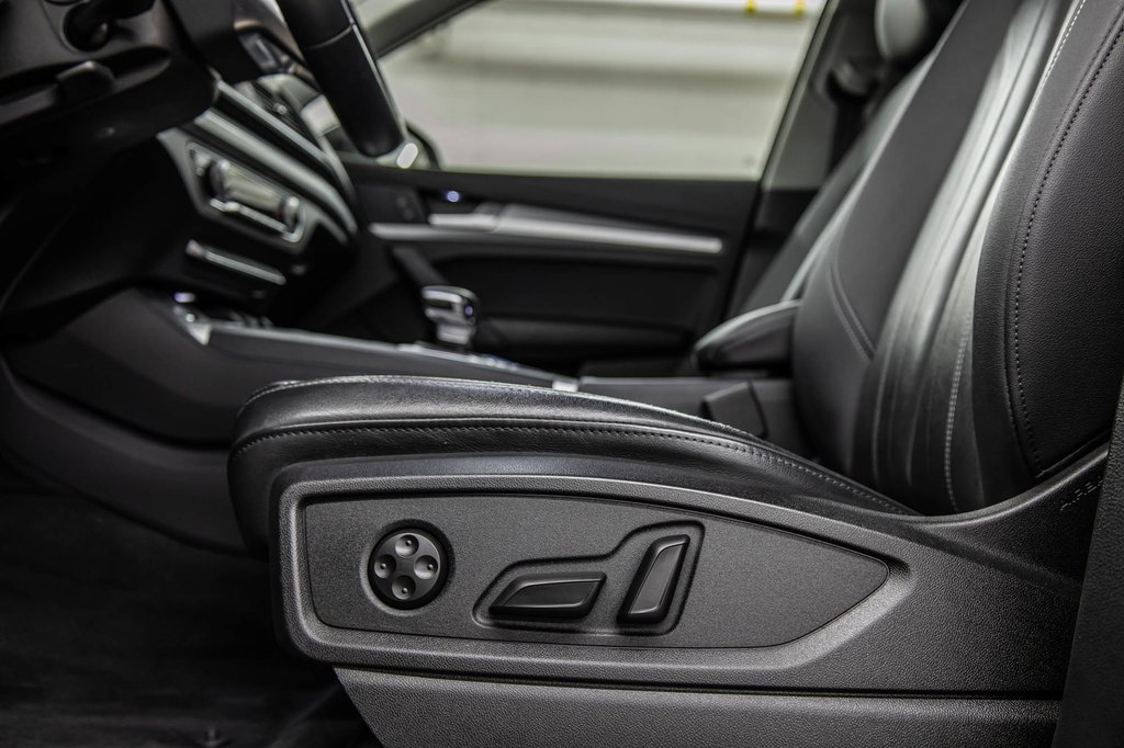 Audi Q5 KOMFORT QUATTRO 2023 à Laval, Québec - 14 - w1024h768px