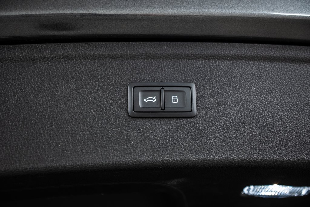 2023 Audi Q5 PROGRESSIV S-LINE BLACK PKG 20 PCS in Laval, Quebec - 13 - w1024h768px