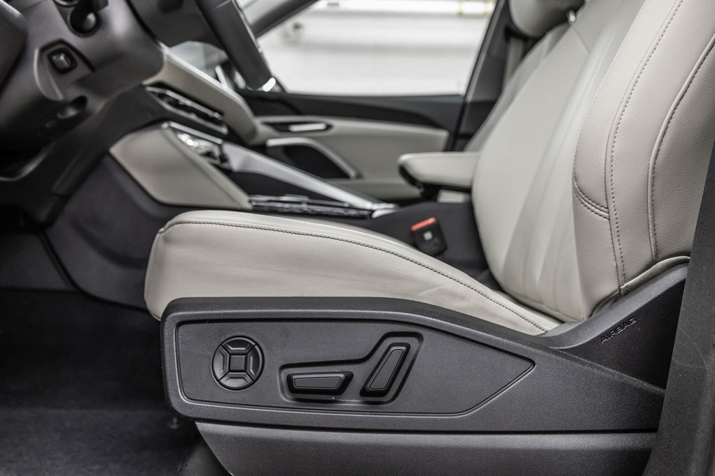 2025 Audi Q5 in Laval, Quebec - 14 - w1024h768px