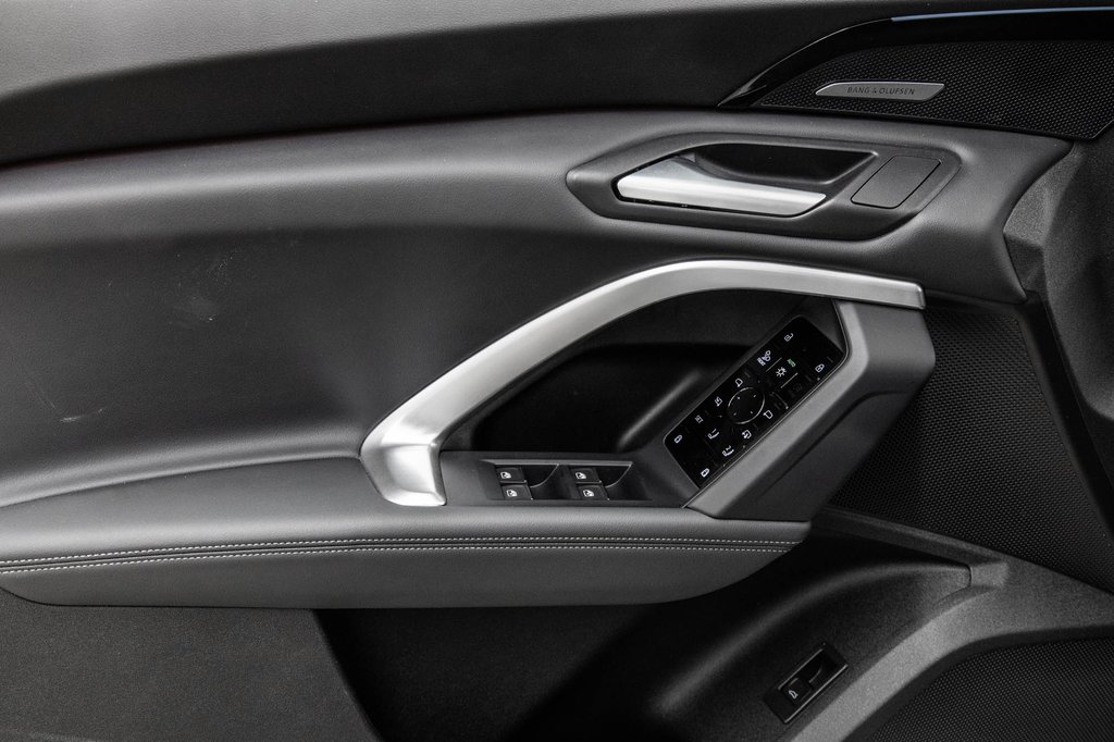 Audi Q5 TECHNIK S-LINE, BLACK OPTICS, COMFORT SEATS, 20PCS 2025 à Laval, Québec - 13 - w1024h768px