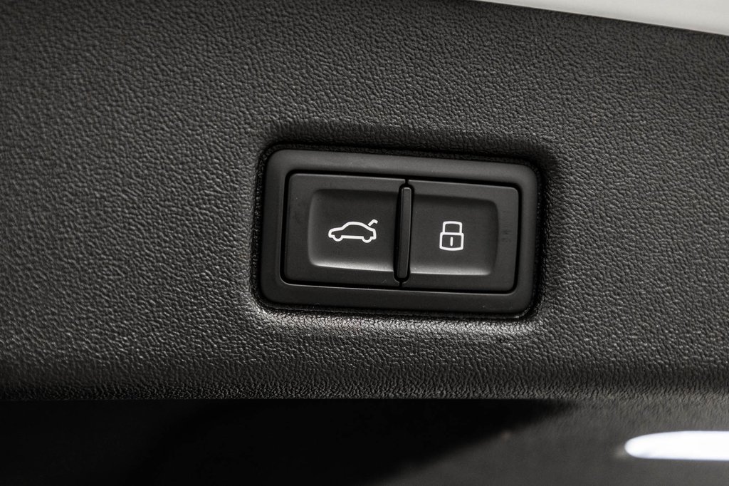 Audi Q5 TECHNIK S-LINE, BLACK OPTICS, COMFORT SEATS, 20PCS 2025 à Laval, Québec - 12 - w1024h768px