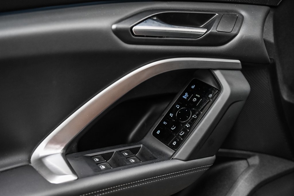 2025 Audi Q5 PROGRESSIV S-LINE BLACK OPTIC ALL NEW Q5 in Laval, Quebec - 12 - w1024h768px