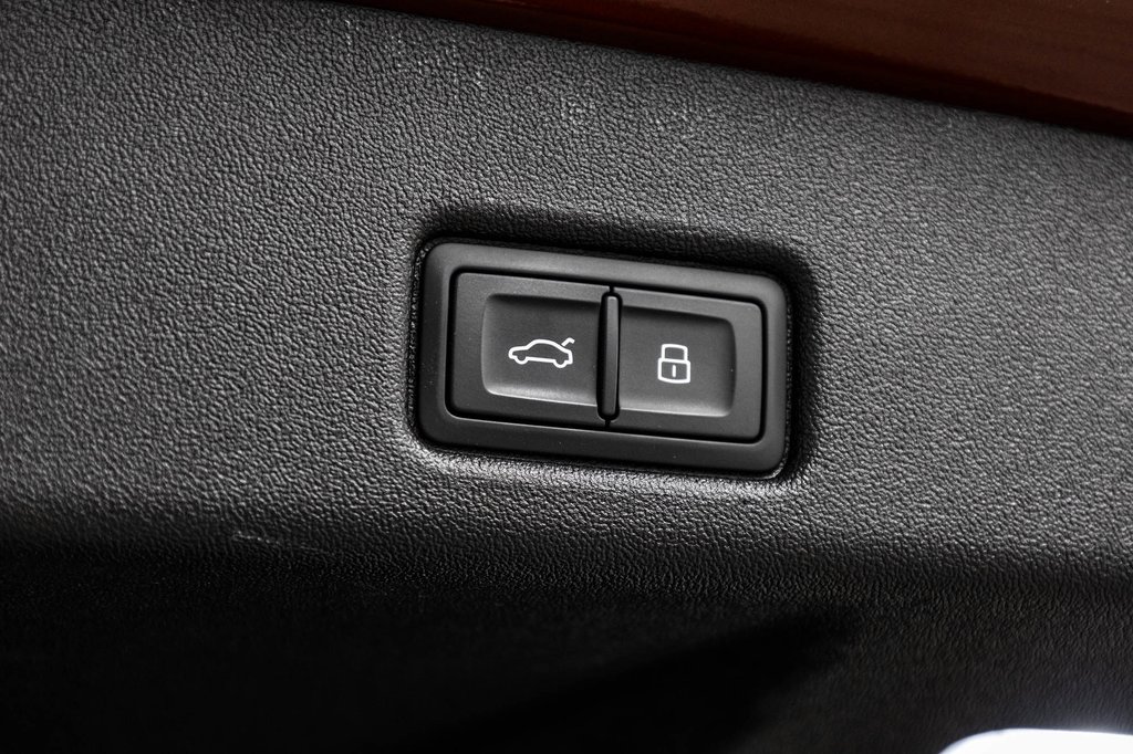 2025 Audi Q5 NEW Q5 PROGRESSIV S-LINE BLACK OPTIC ALL NEW Q5 in Laval, Quebec - 12 - w1024h768px