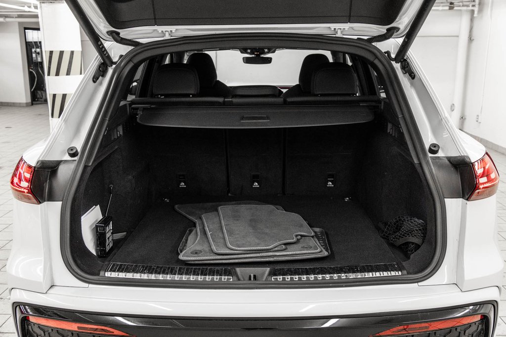 2025 Audi Q5 TECHNIK ALL NEW Q5 BLACK OPTIC in Laval, Quebec - 11 - w1024h768px