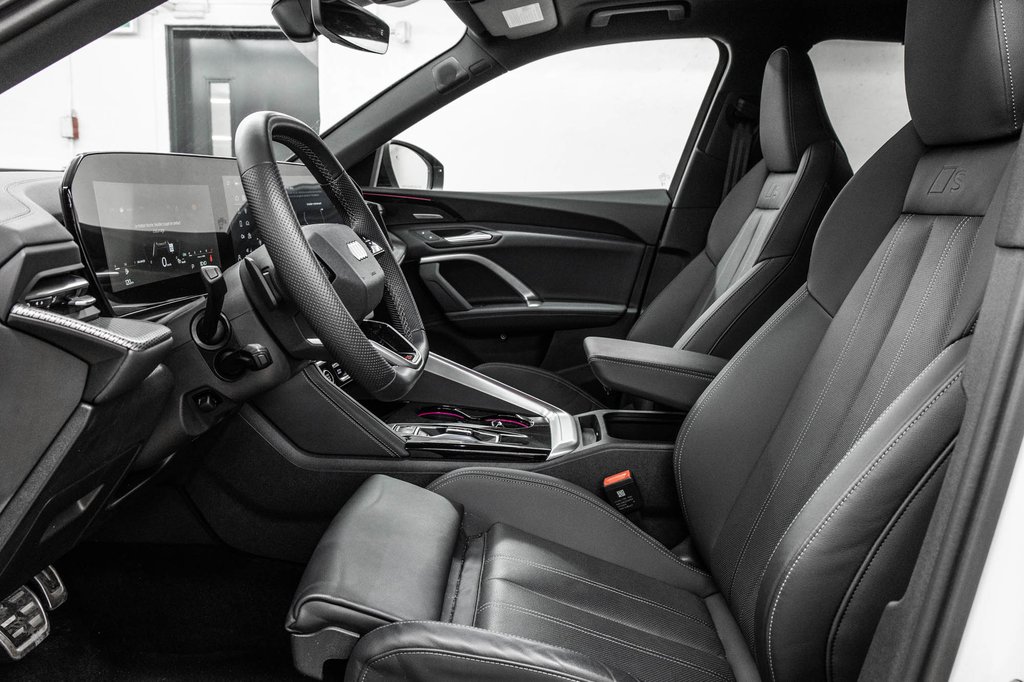 2025 Audi Q5 TECHNIK ALL NEW Q5 BLACK OPTIC in Laval, Quebec - 15 - w1024h768px