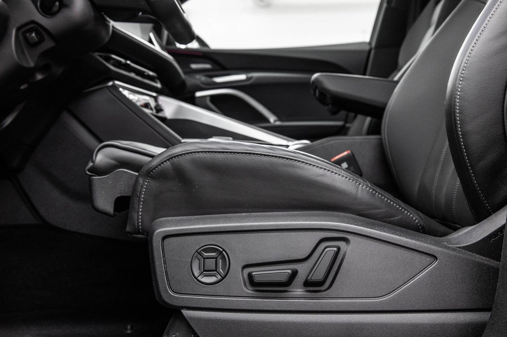 2025 Audi Q5 TECHNIK ALL NEW Q5 BLACK OPTIC in Laval, Quebec - 14 - w1024h768px