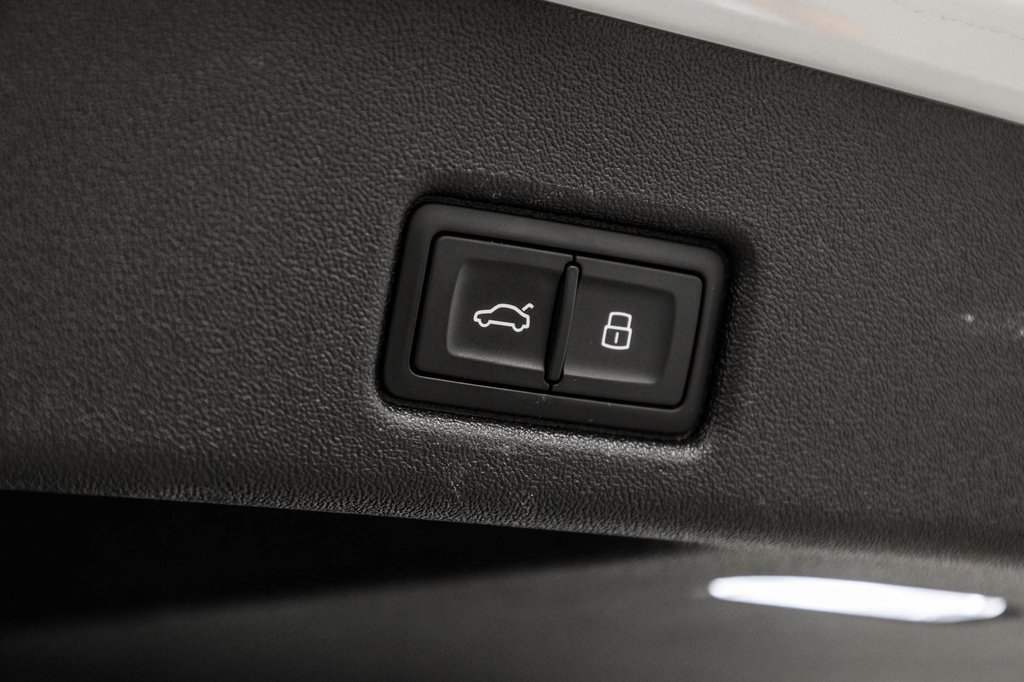 2025 Audi Q5 TECHNIK ALL NEW Q5 BLACK OPTIC in Laval, Quebec - 12 - w1024h768px