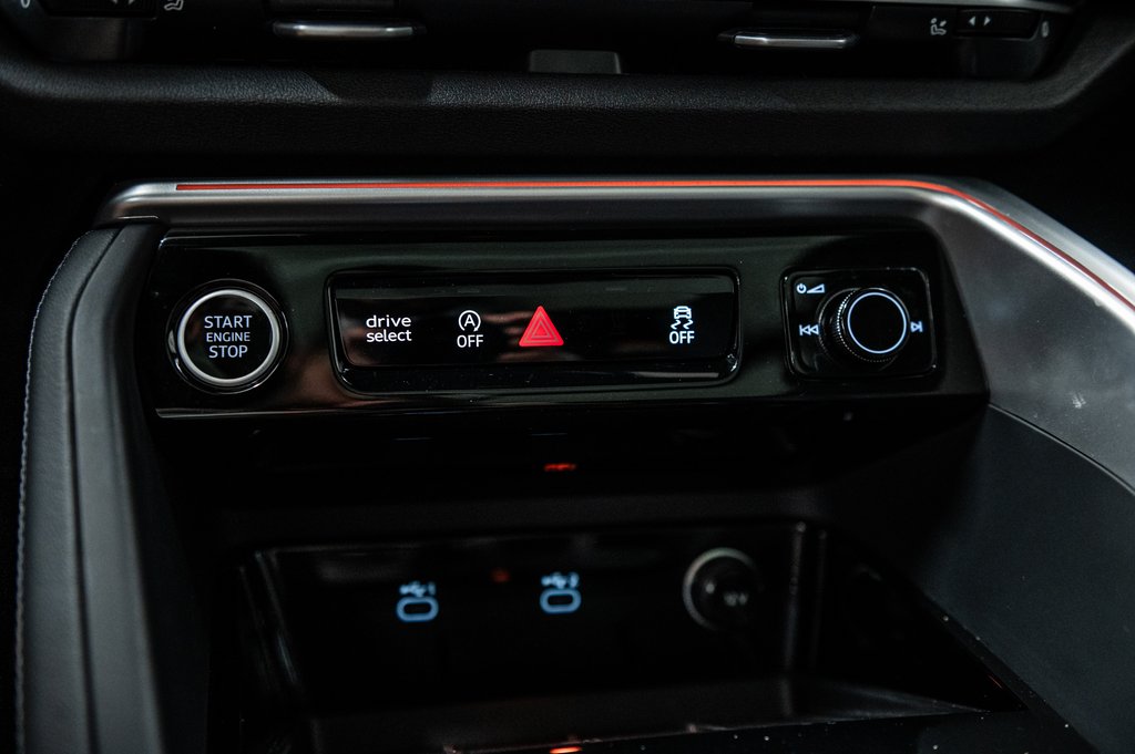 Audi Q5 PROGRESSIV S-LINE BLACK PKG 20 PCS 2025 à Laval, Québec - 25 - w1024h768px
