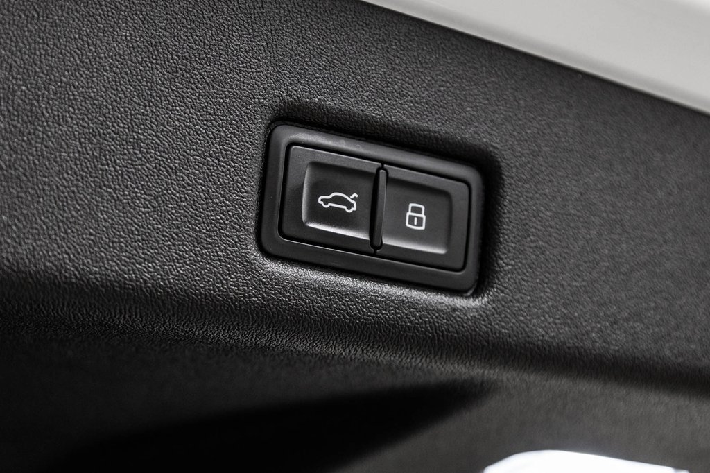 2025 Audi Q5 ALL NEW Q5 S-LINE BLACK OPTIC 20 PCS in Laval, Quebec - 12 - w1024h768px