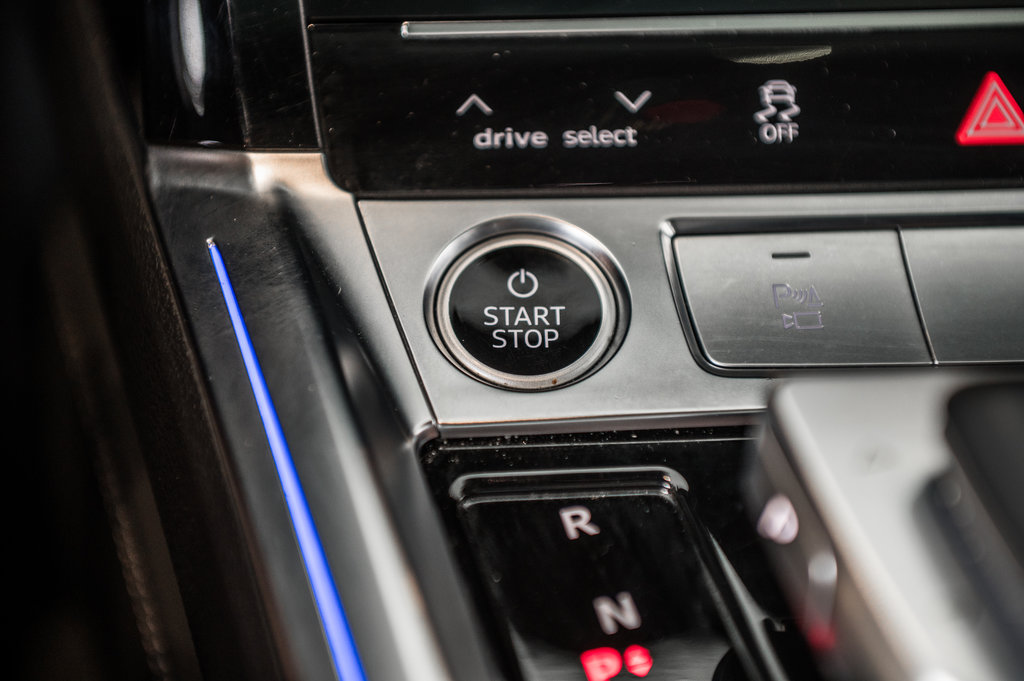 2024 Audi Q8 e-tron Sportback BLACK COMPETITION, PREMIUM, TECH PACK in Laval, Quebec - 24 - w1024h768px