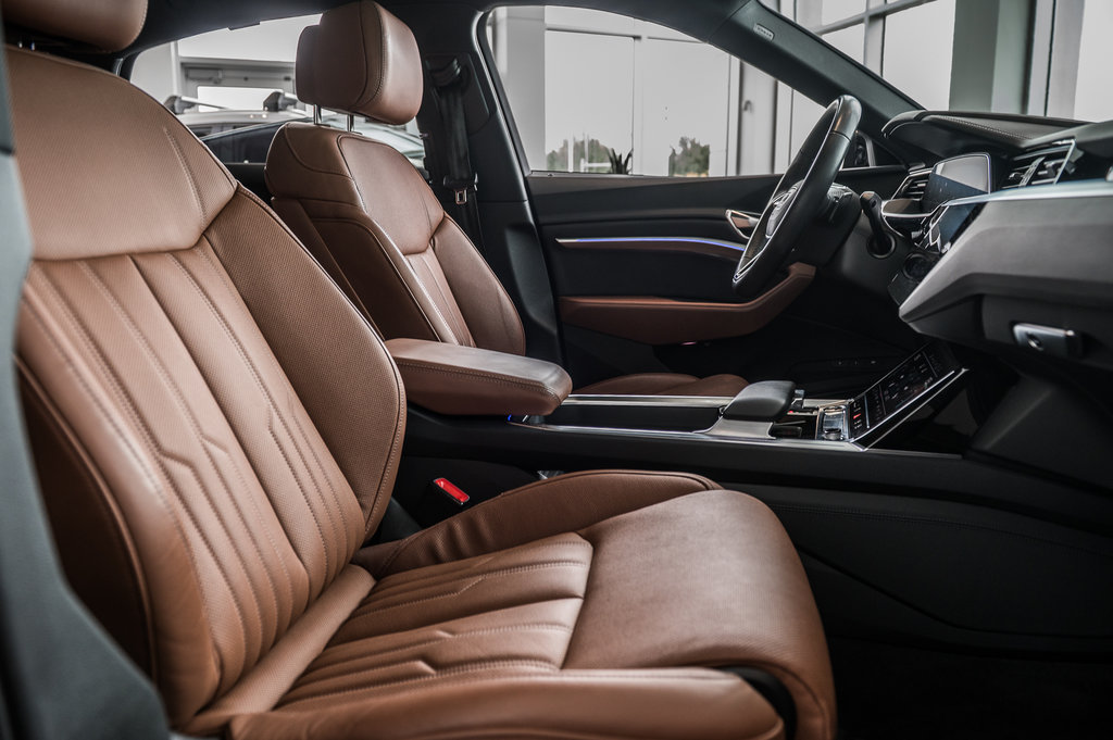 2024 Audi Q8 e-tron Sportback BLACK COMPETITION, PREMIUM, TECH PACK in Laval, Quebec - 31 - w1024h768px