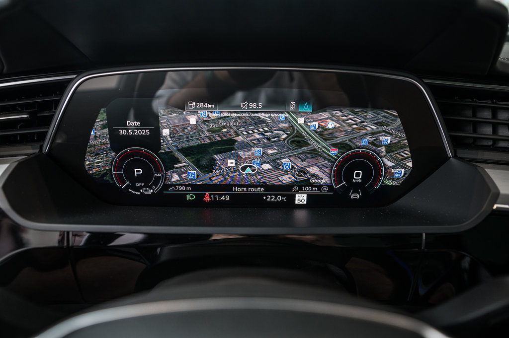 2024 Audi Q8 e-tron Sportback BLACK COMPETITION, PREMIUM, TECH PACK in Laval, Quebec - 16 - w1024h768px