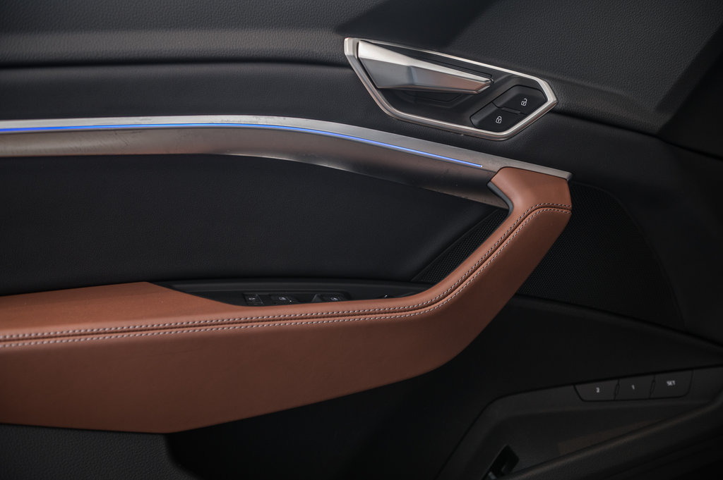 2024 Audi Q8 e-tron Sportback BLACK COMPETITION, PREMIUM, TECH PACK in Laval, Quebec - 11 - w1024h768px