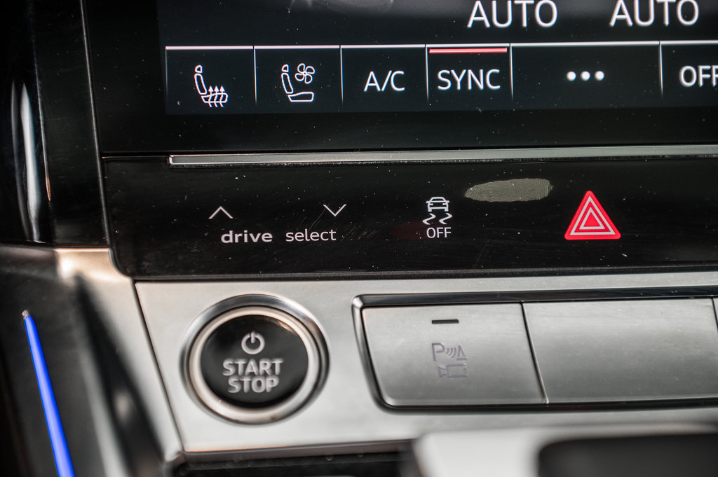 2024 Audi Q8 e-tron Sportback BLACK COMPETITION, PREMIUM, TECH PACK in Laval, Quebec - 23 - w1024h768px
